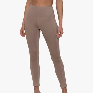 NWOT Morgan Stewart Sport Honey Leggings